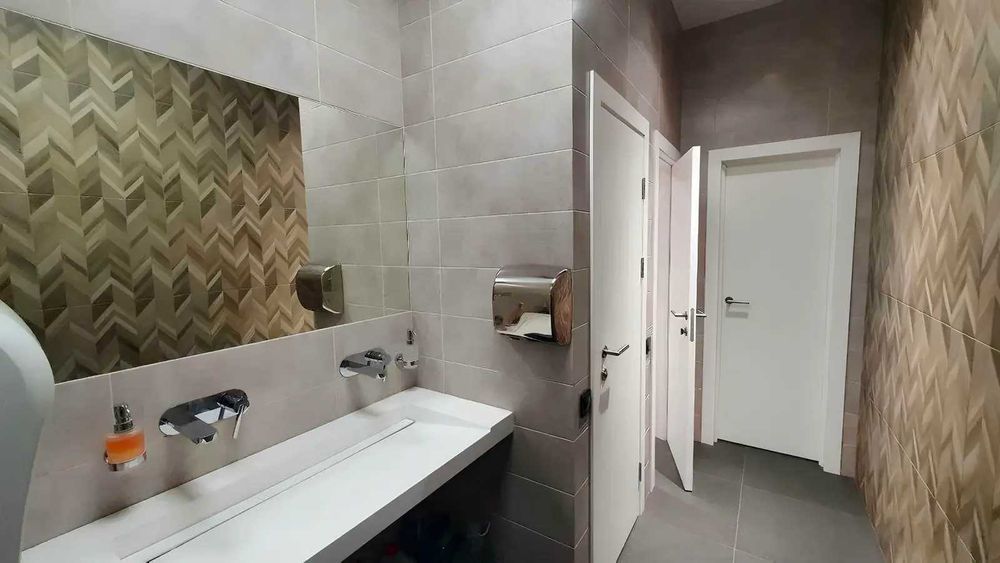 Без кмісії, Продаж офісної будівлі біля метро Політехнічний Інститут.