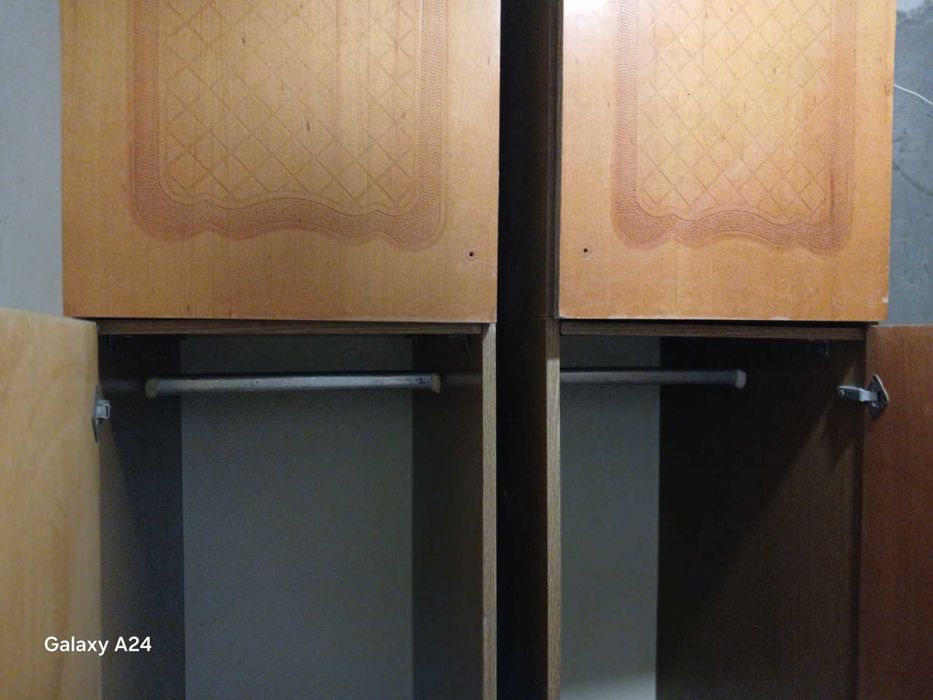 Шкаф з двох частин, Б\В