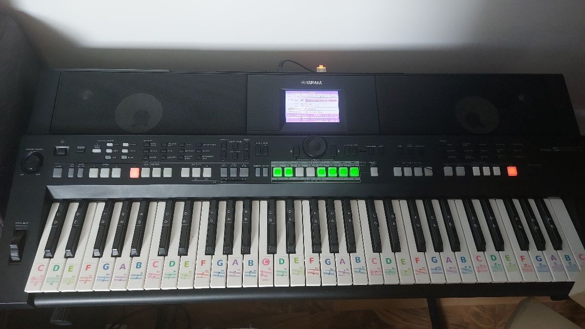 Keyboard yamaha psr s650