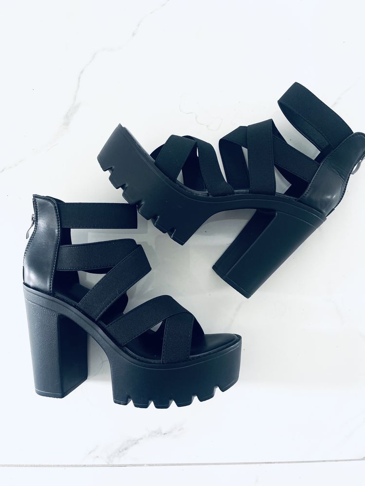 Buty na slupku platforma  czarne nowe 37 23,5