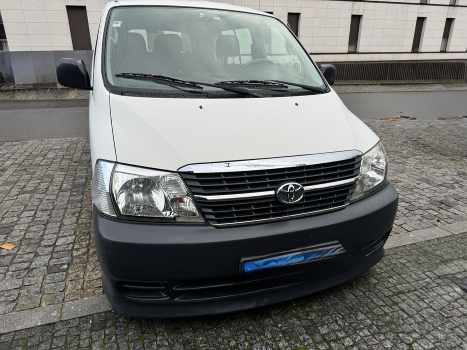 Toyota Hiace 2.5D - 4D 6 Lugares