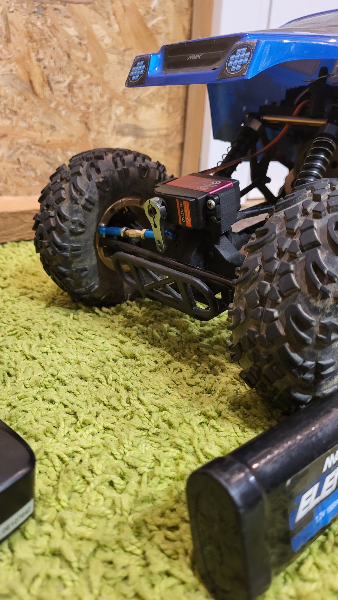 Model RC scout crawler Maverick