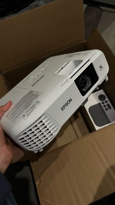 Проектор Epson EB-FH06