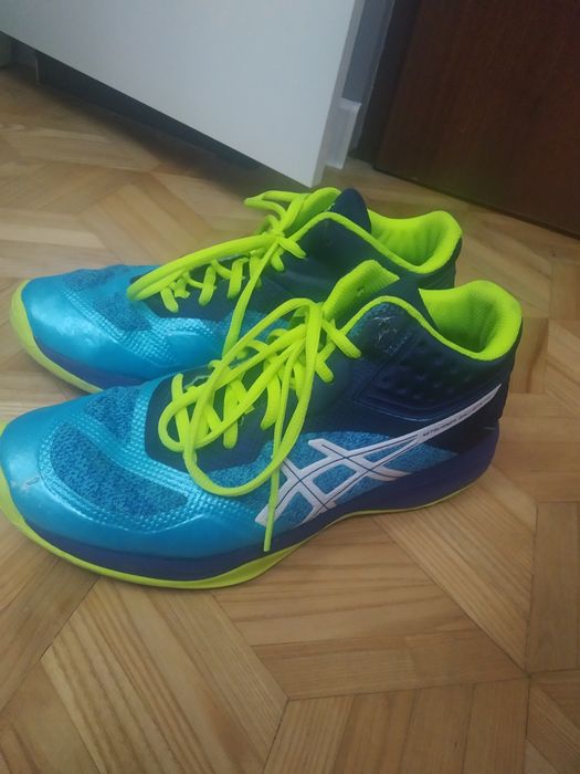 buty Asics 41.5 do siatkówki z wyzsza kostką używane, stan prawie idea