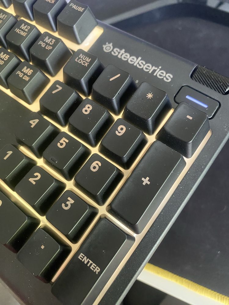 Teclado Gaming RGB SteelSeries APEx3