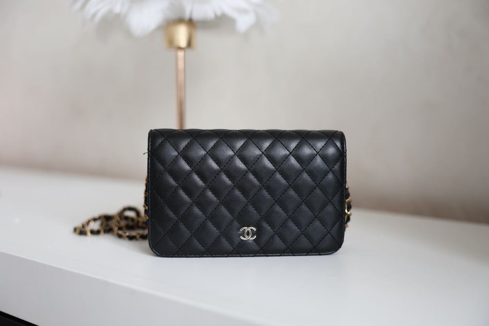 Жіноча чорна сумка Chanel