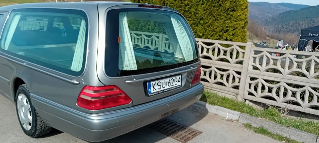 Karawan - pogrzebowy Mercedes Intercar
