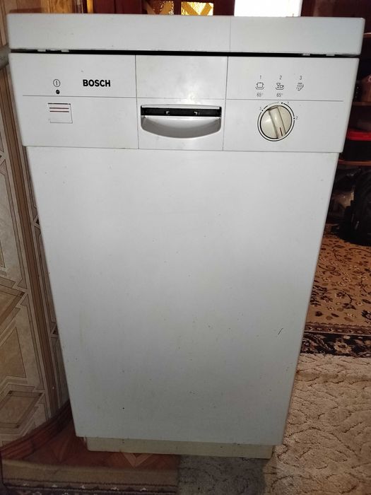Продам посудомийну машинку Bosch  по запчастинам.
