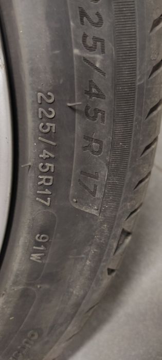 Koła, felgi oryginał Toyota 17, 5x114.3, opony letnie Michelin 225/45