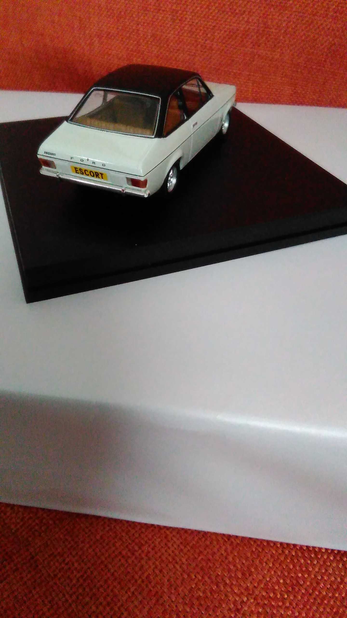 Miniaturas Ford Escort em escala 1/43