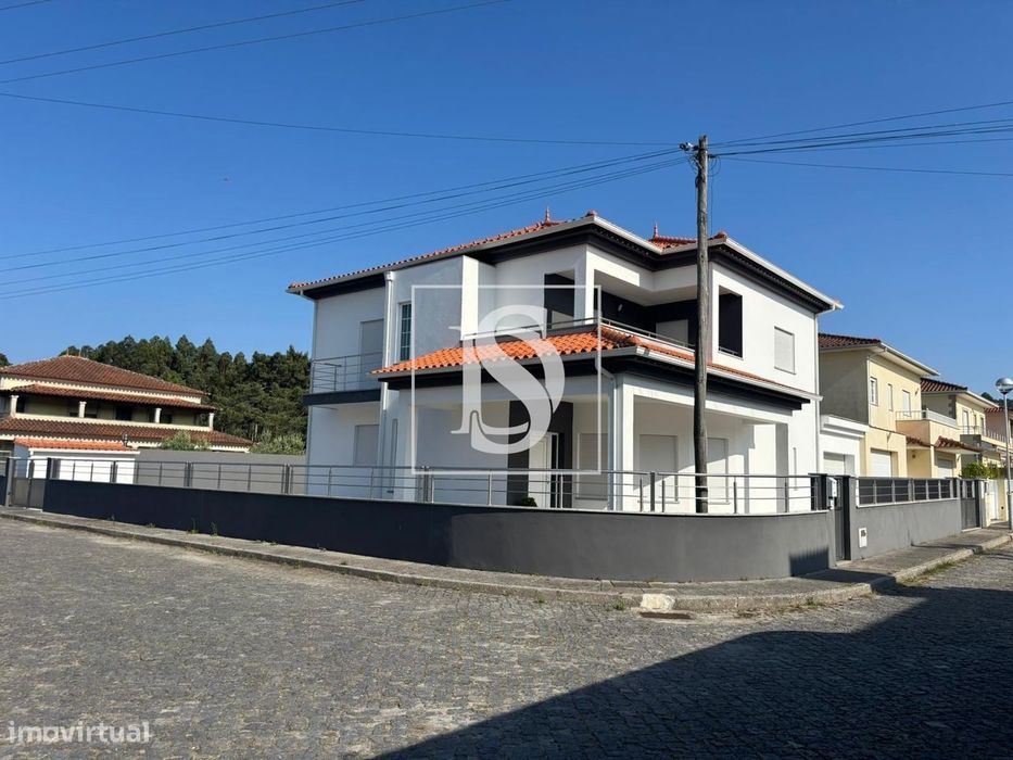 Moradia T3+1  em Chafé | Com garagem | Perto da Praia