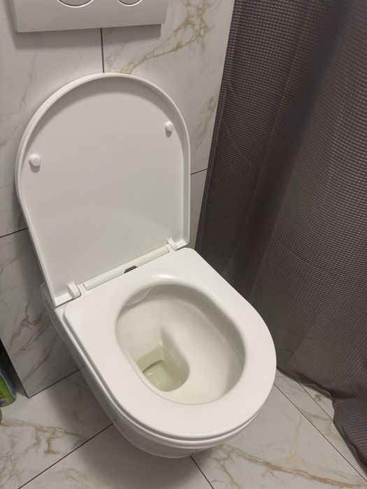 Унітаз підвісний з кришкою плавного опускання, без обідка