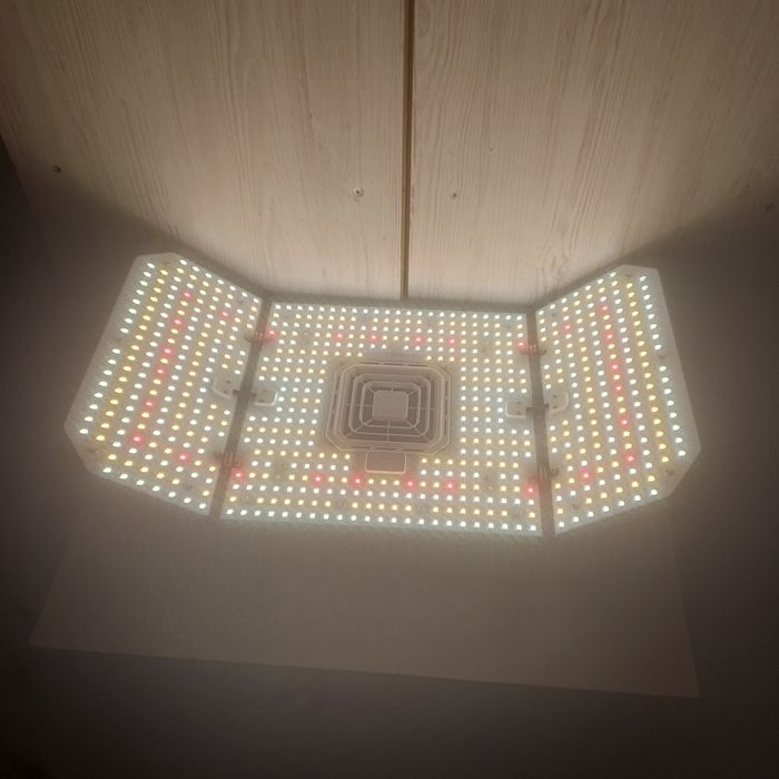 Світлодіодна лампа Vivosun для вирощування рослин 200w.