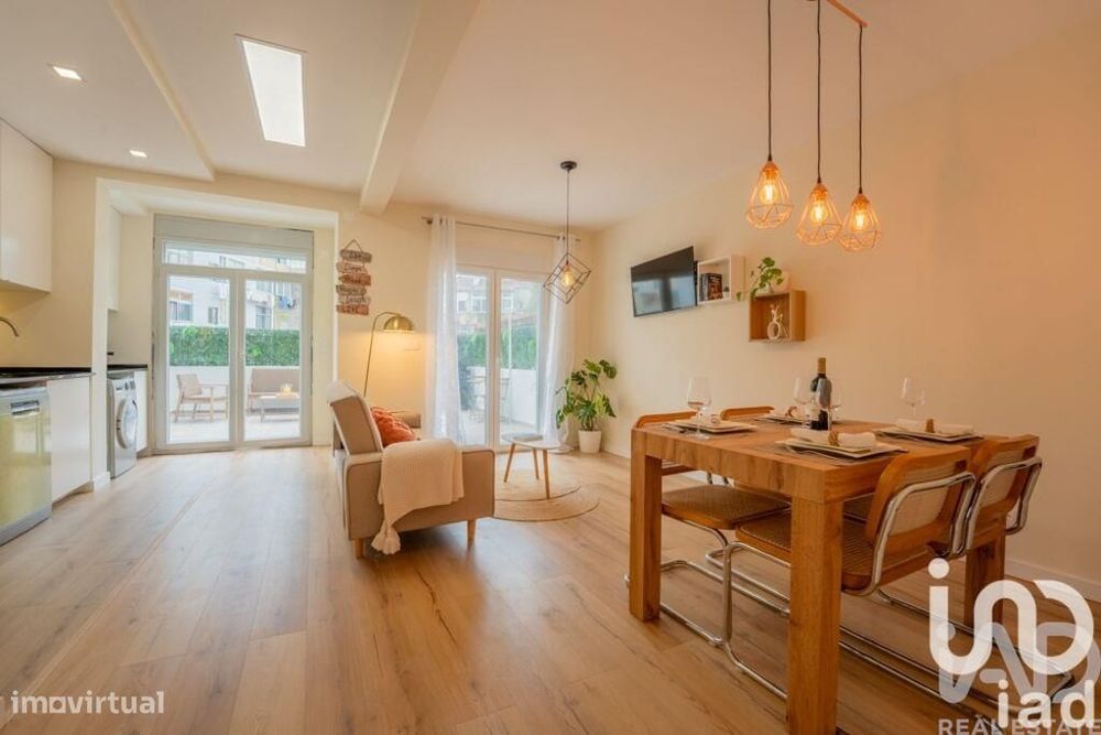 Apartamento T2 em Algés, Linda-a-Velha e Cruz Quebrada-Dafundo de 105