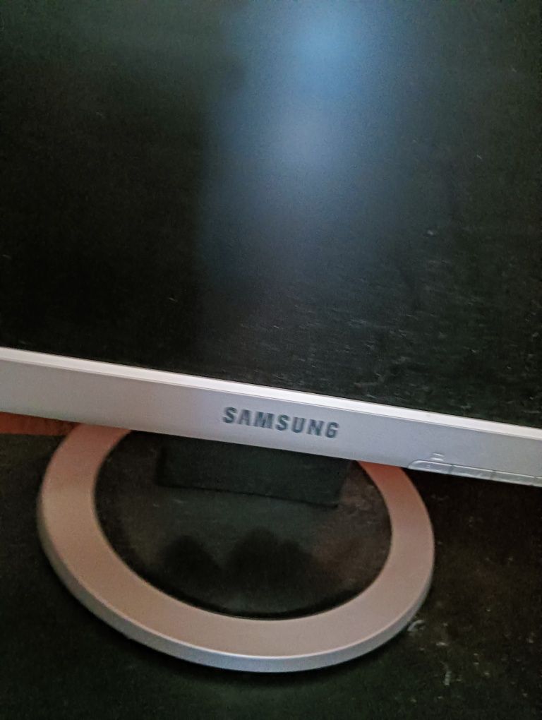 Torre mais ecrã Samsung