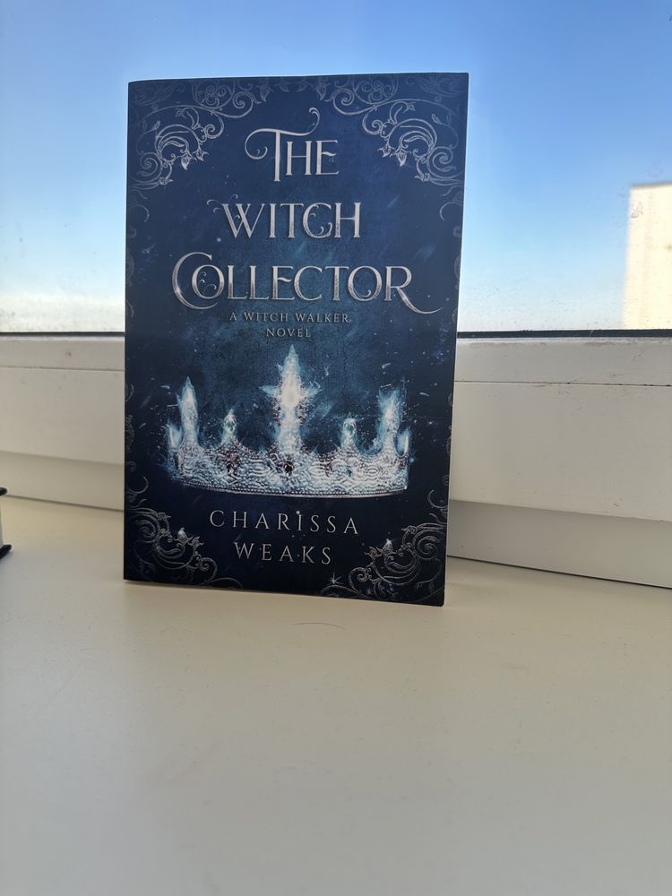 Книжка The Witch Collector Charissa Weaks