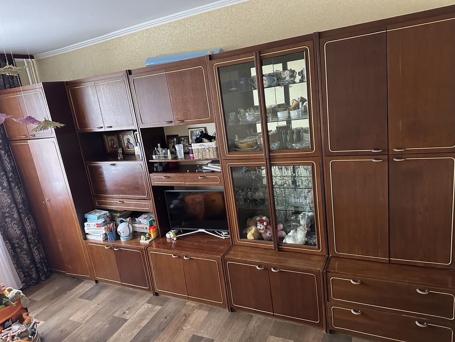 Мебель стенка в зал в очень хорошем состоянии