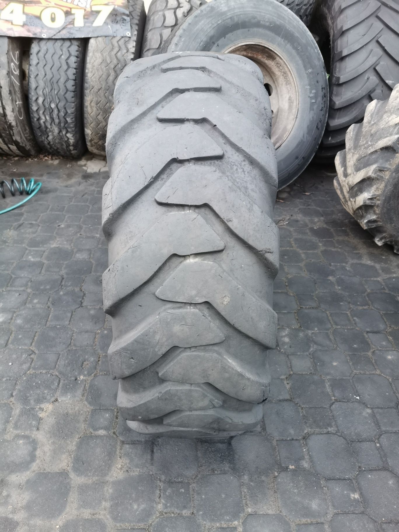 Opona 14.5-20 ( 14.5 R20 ) 132E 10PR. DUNLOP E91 #