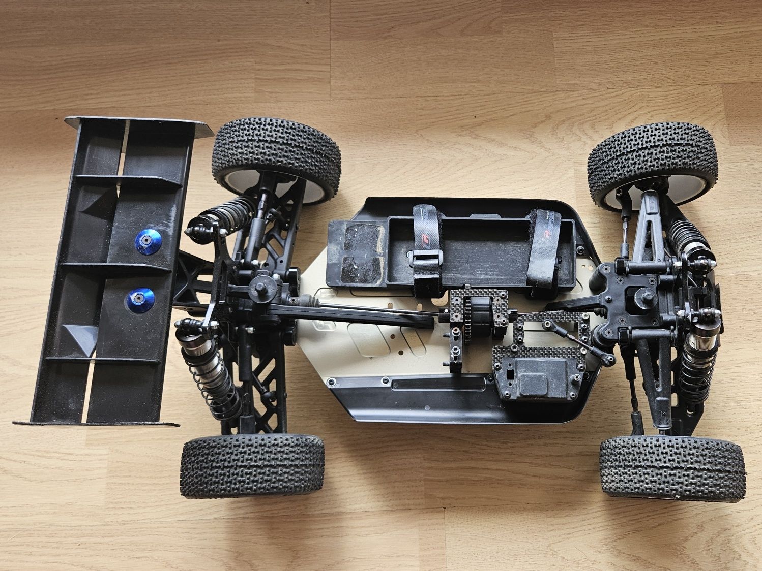 Model RC Xray XB8E 2020 buggy jak nowy