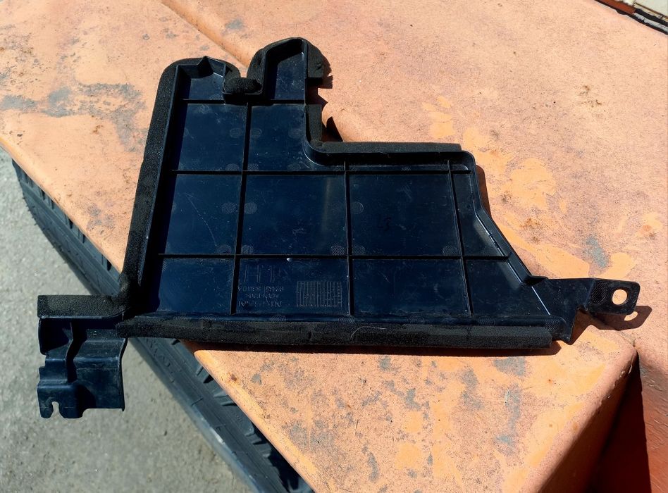 Продам дефлекторы радиатора Nissan Leaf II  ZE1