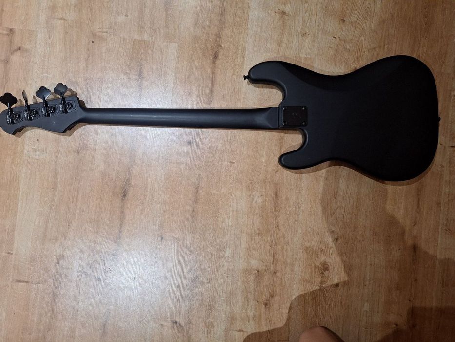 gitara basowa harley benton