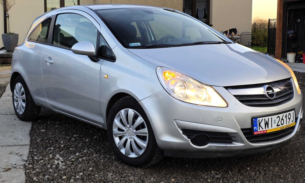 Opel corsa 1.2  benzyna 5l  klimatyzacja 80 km2009r