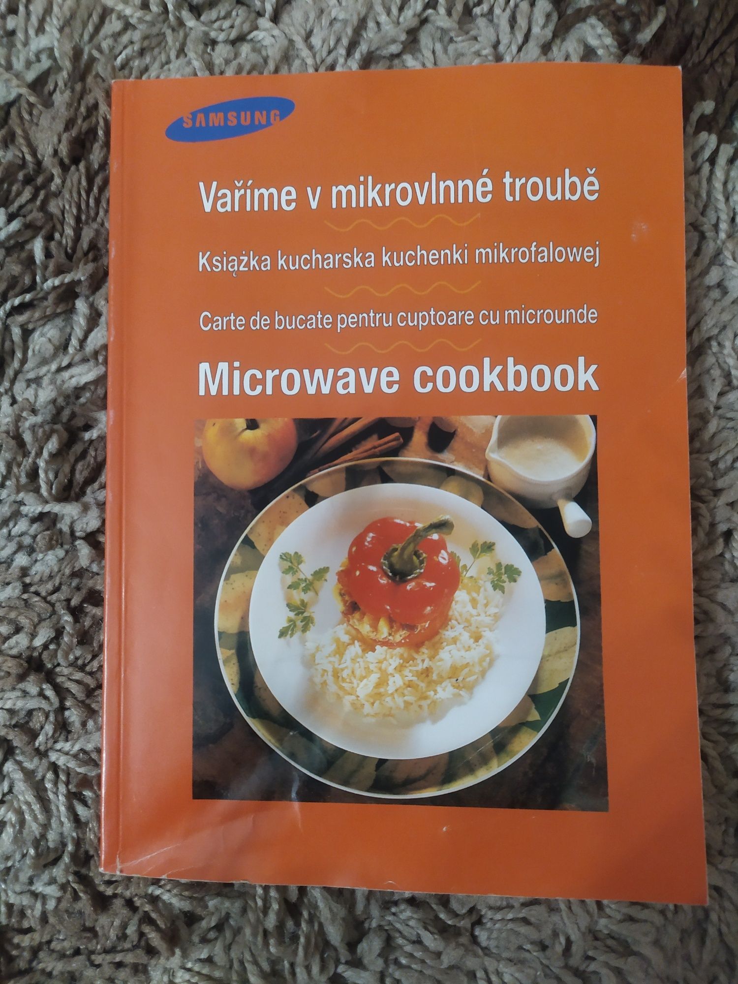 Książka kucharska o gotowaniu w mikrofali