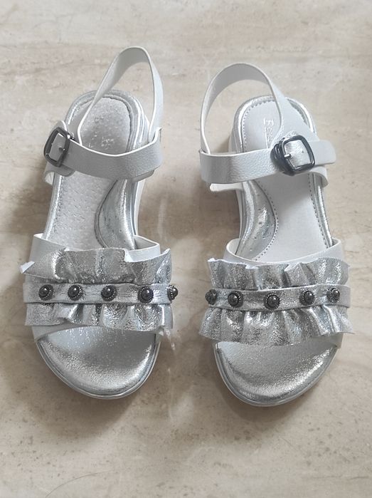Сріблясті босоніжки  31 розмір для дівчинки нові