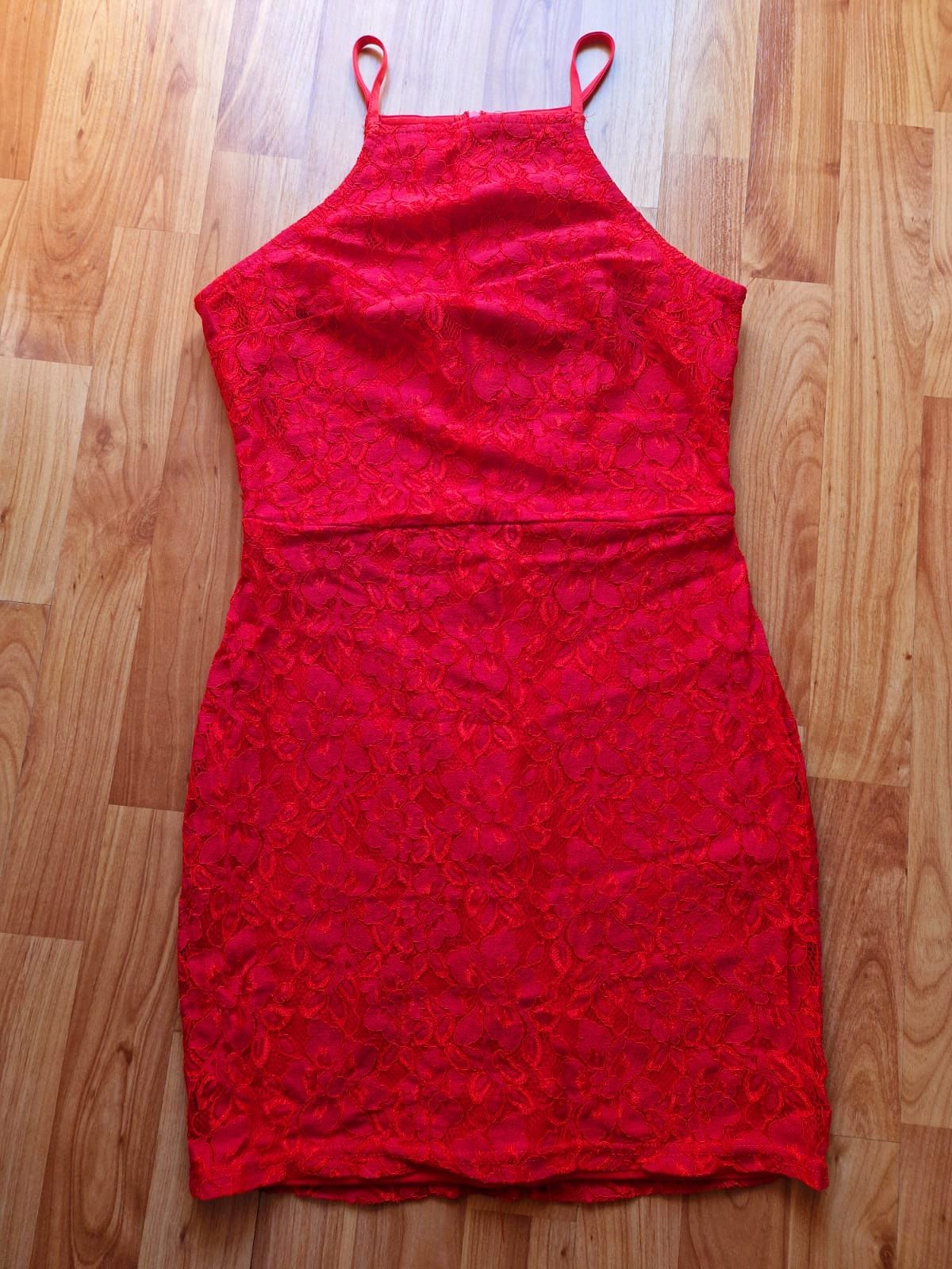 Sexy sukienka mini koronkowa z dekoltem halter