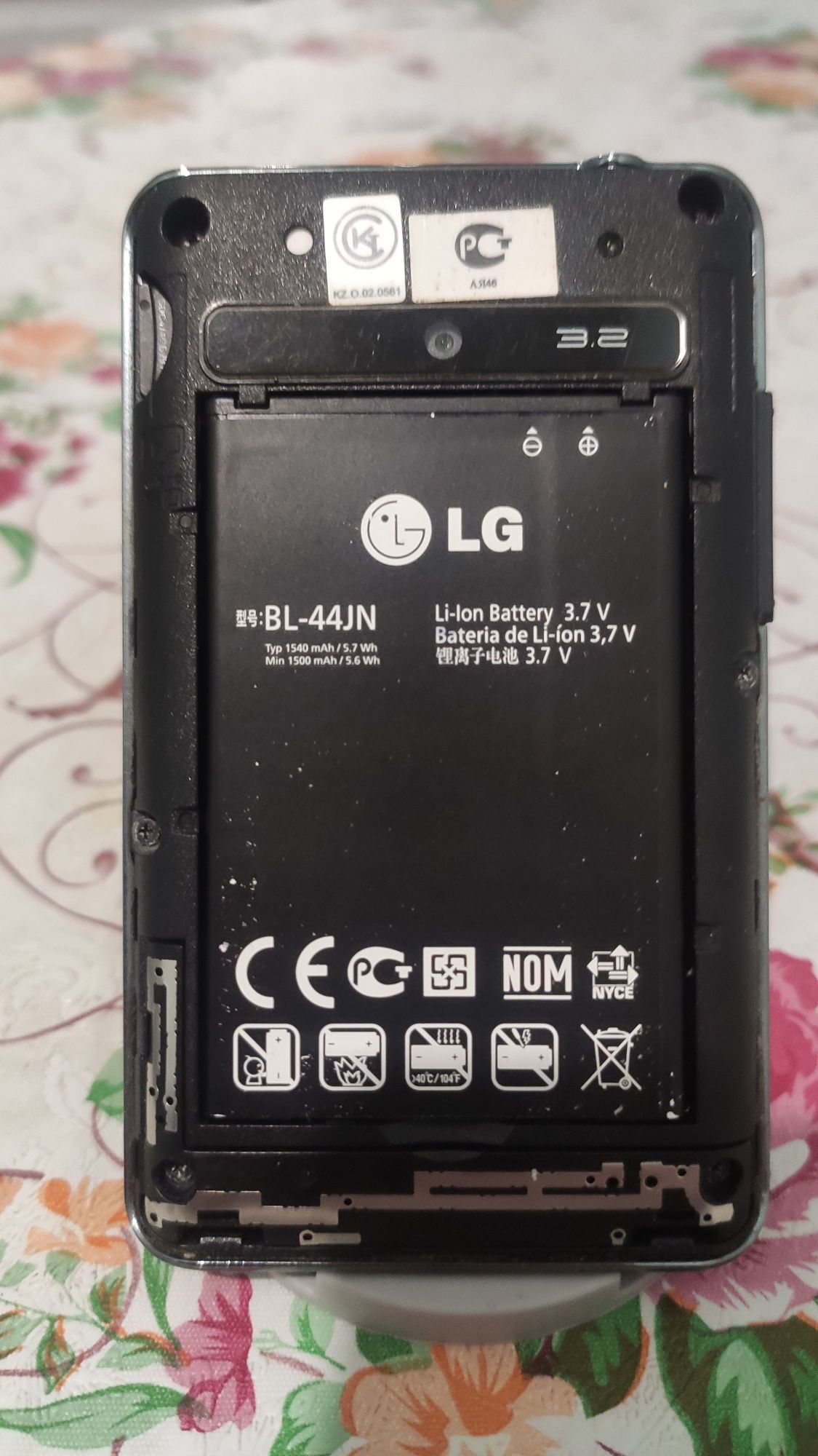 Телефон LG E 405
