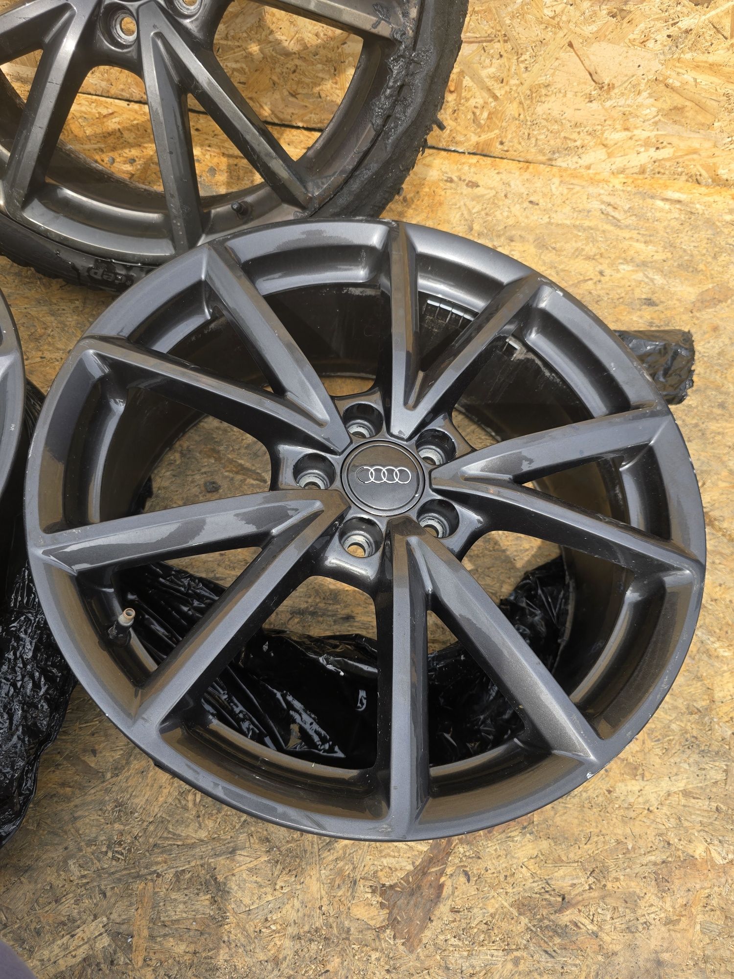 Felga aluminiowa audi a3 s3 8v r19