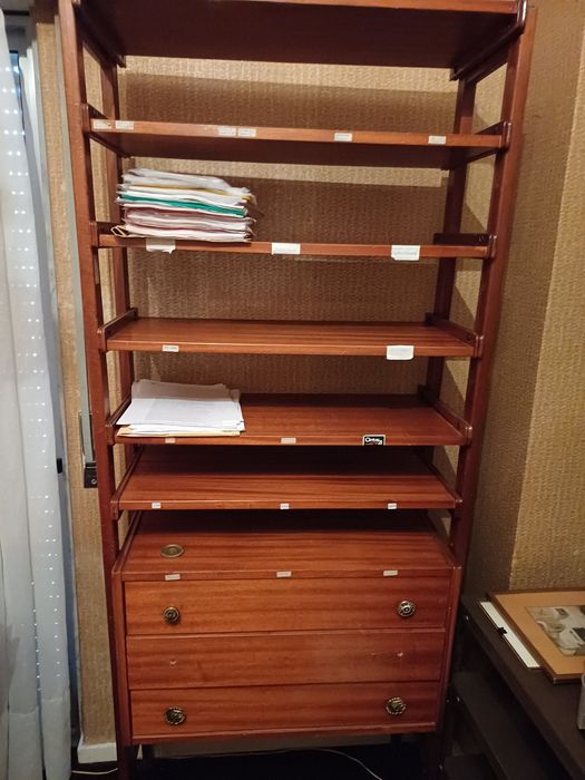 Movel com prateleiras