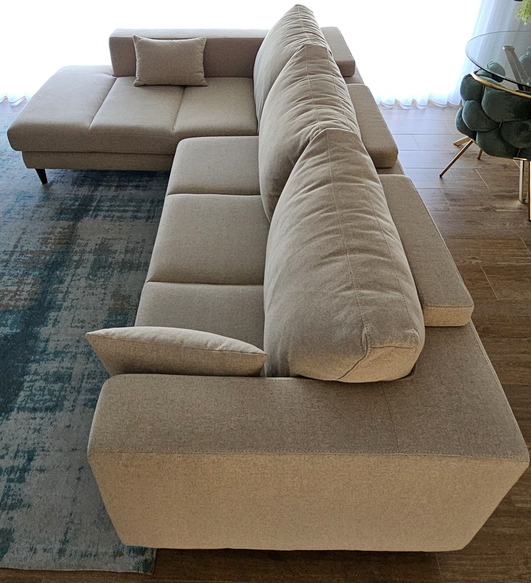 Sofá com chaise longue
