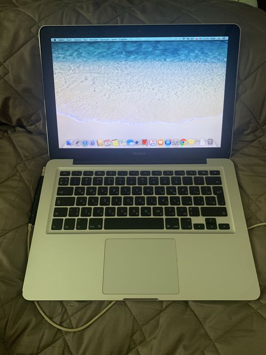 Рабочий макбук Apple