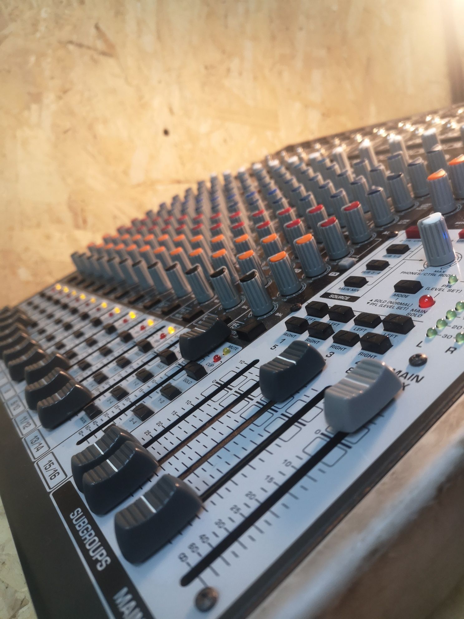 2 Mesa behringer x2442USB