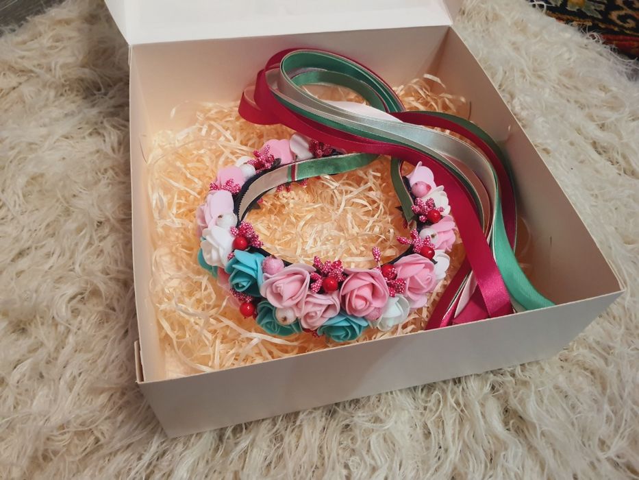 Обруч, ободок на голову с цветами, лентами, венок