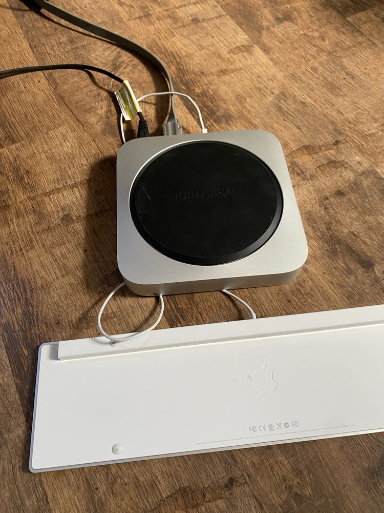 Apple Mac Mini A1347+клпюавиатура Apple A1243