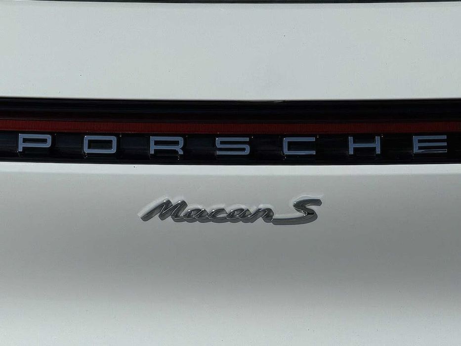 Porsche Macan S      2020