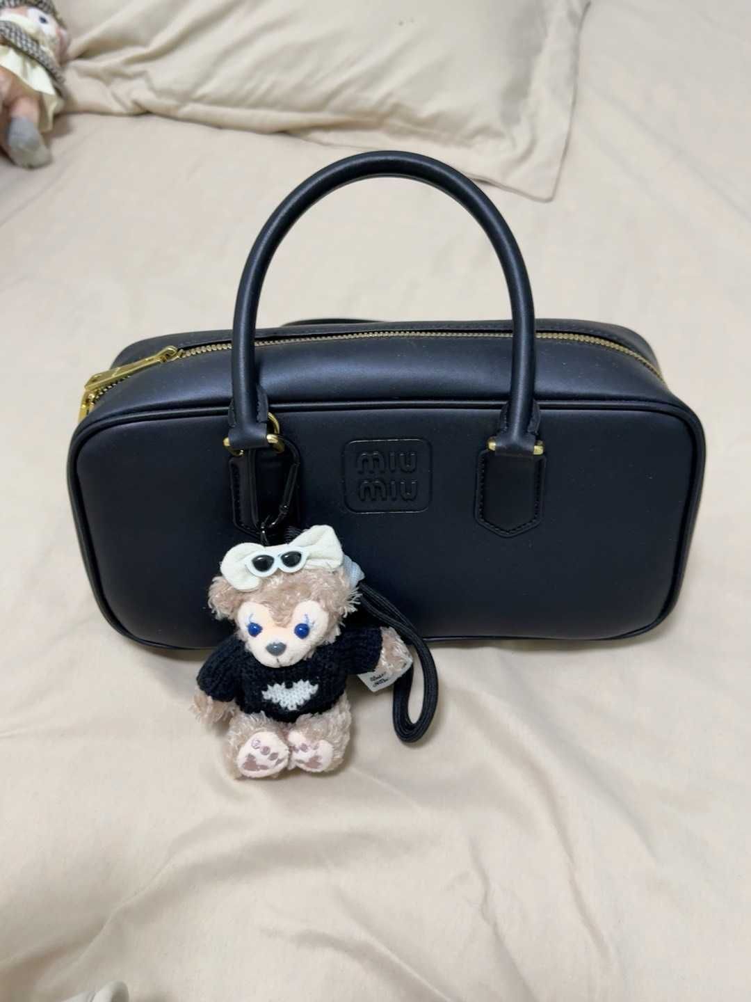 MiuMiu Czarna Torba Na Ramię Z Srebrnym Łańcuchem Premium