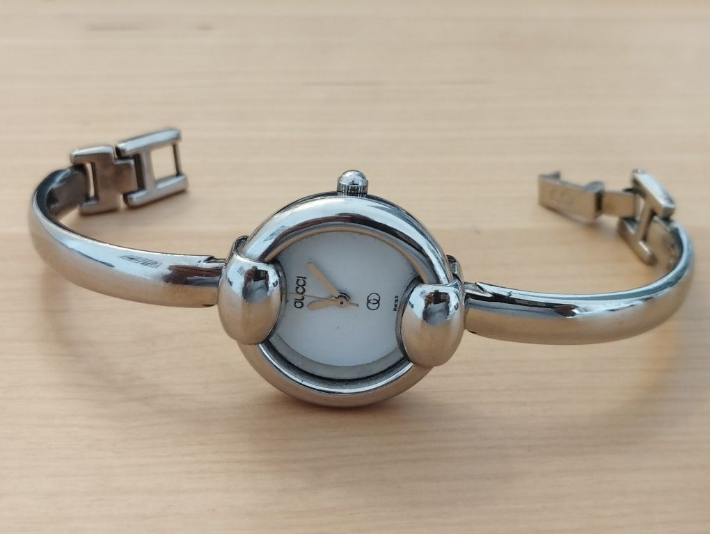 Relógio Gucci para pulso fino