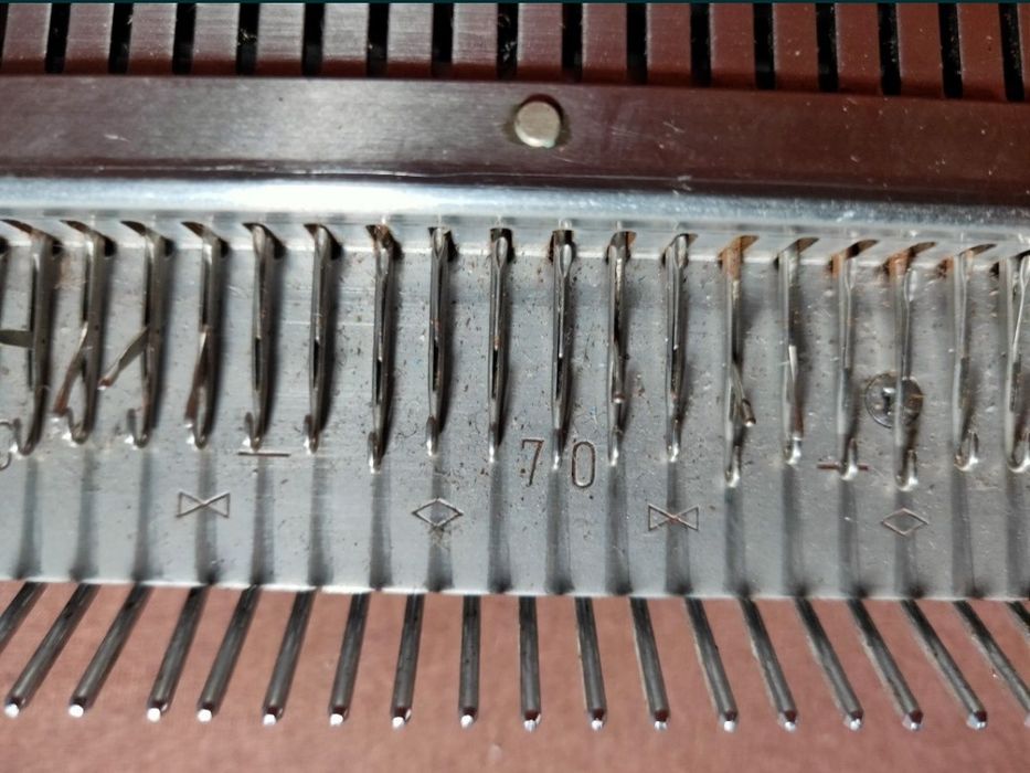 Старая вязальная машинка