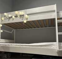 Sprzedam używane łóżko piętrowe drewniane- białe Yysk- trzyosobowe