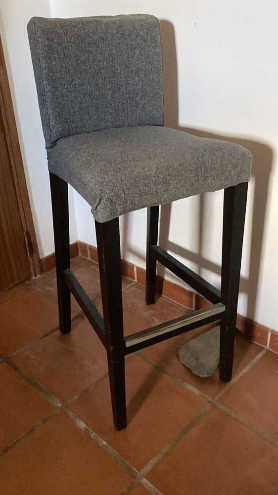 Mesa Alta de jantar Ikea com 4 cadeiras