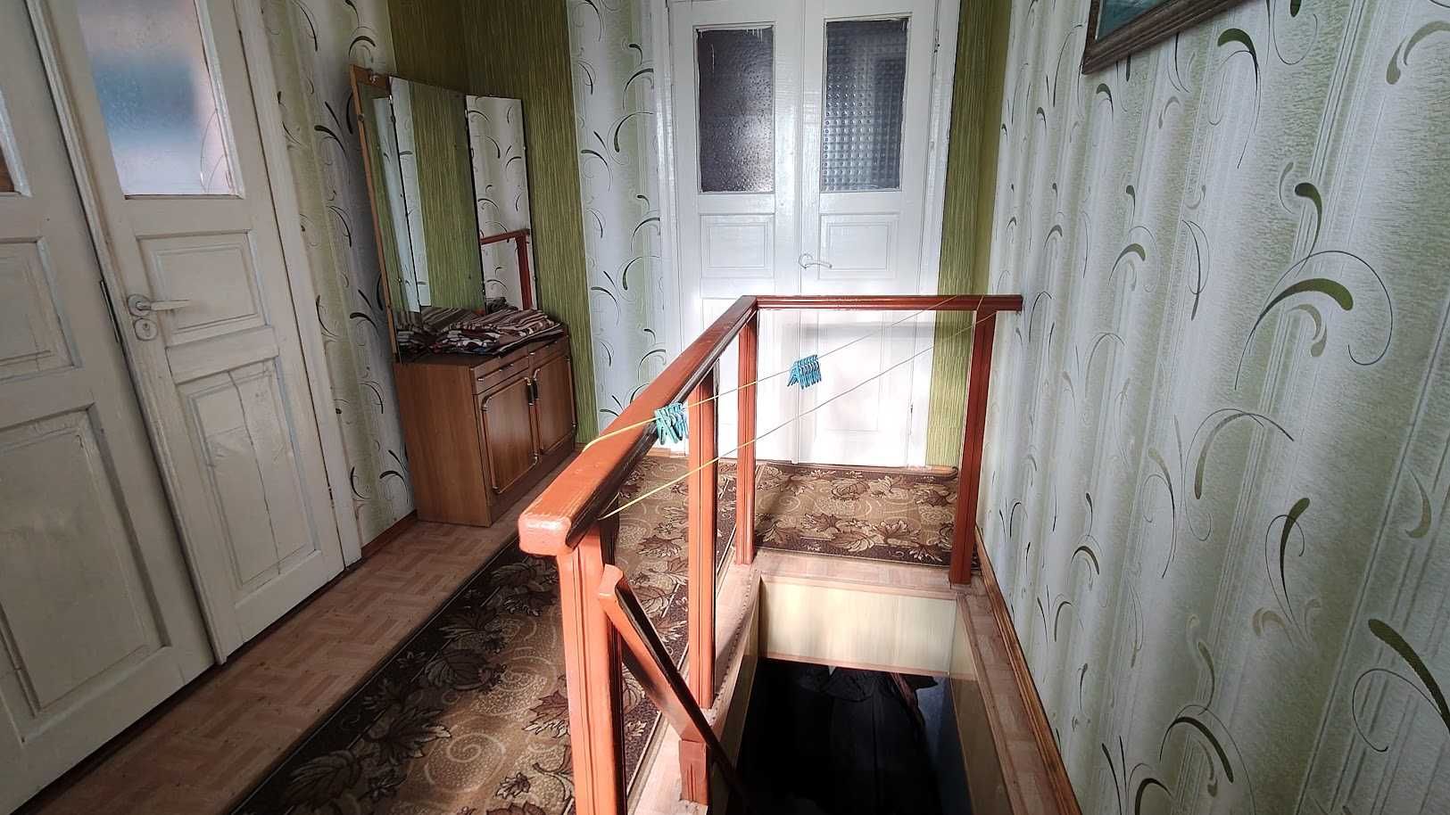 Цегляний будинок для дружної родини в чудовому зручному місці!