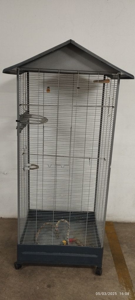 Gaiola de viveiro para aves com rodinhas. 1,68x67x80 (AxLxC). Em Loulé
