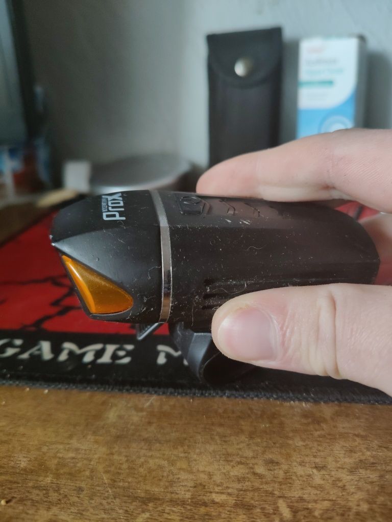 Sprzedam UŻYWANĄ lampkę rowerową z pilotem