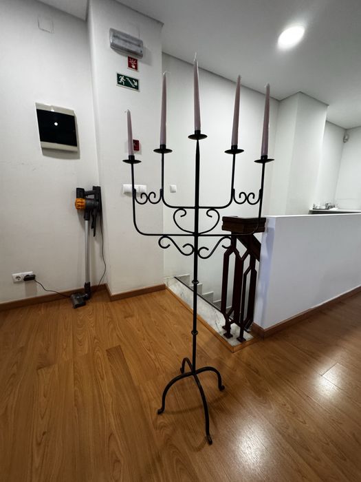 Candelabro de metal