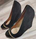 Buty damskie  na koturnie.