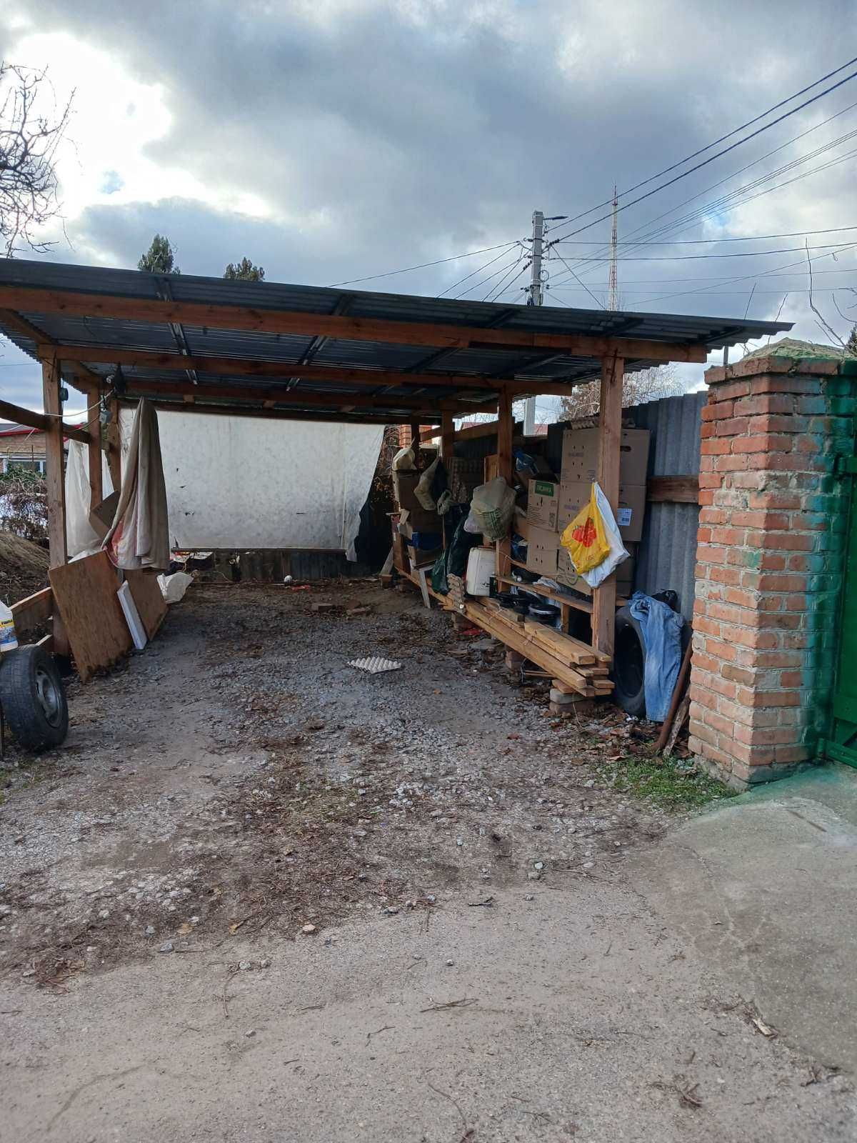 Продається частина будинку в районі Шкільного