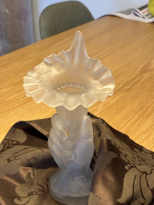 Jarra antiga em vidro fosco.